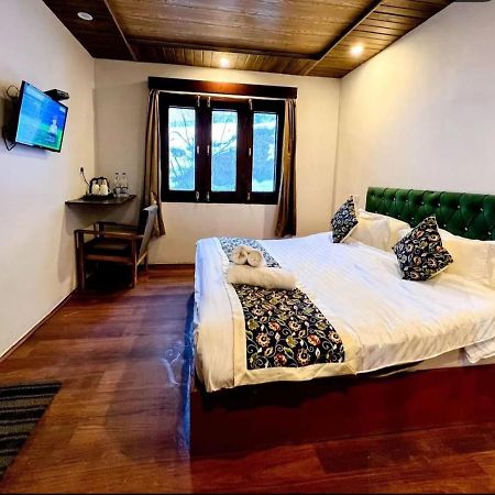 Hotel Poshwan Gulmarg Exterior photo