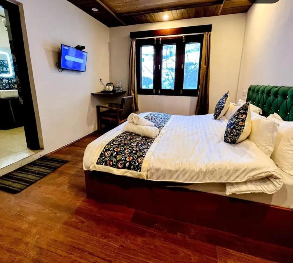 Hotel Poshwan Gulmarg Exterior photo
