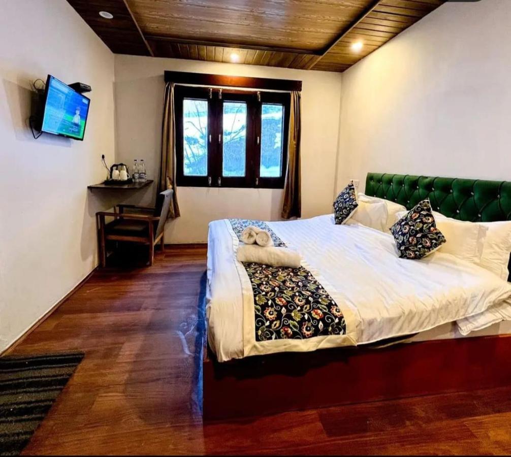 Hotel Poshwan Gulmarg Exterior photo
